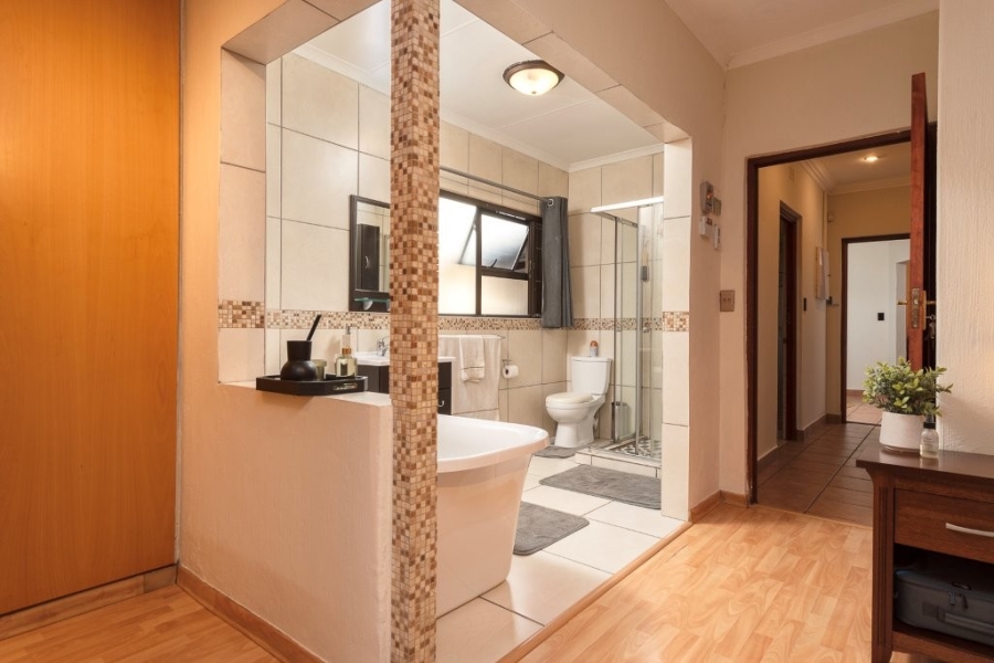 4 Bedroom Property for Sale in Glenvista Gauteng