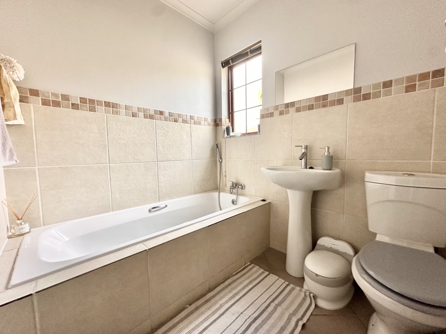 3 Bedroom Property for Sale in Thatchfield Estate Gauteng