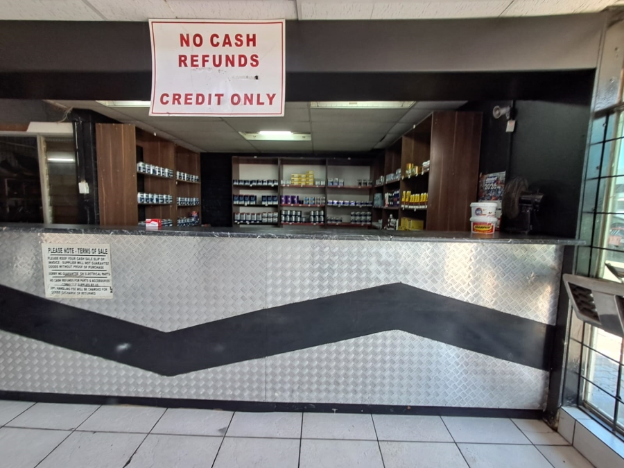 Commercial Property for Sale in Peacehaven Industrial Gauteng