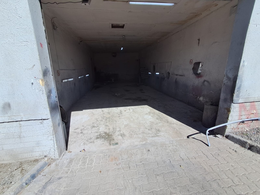 Commercial Property for Sale in Peacehaven Industrial Gauteng