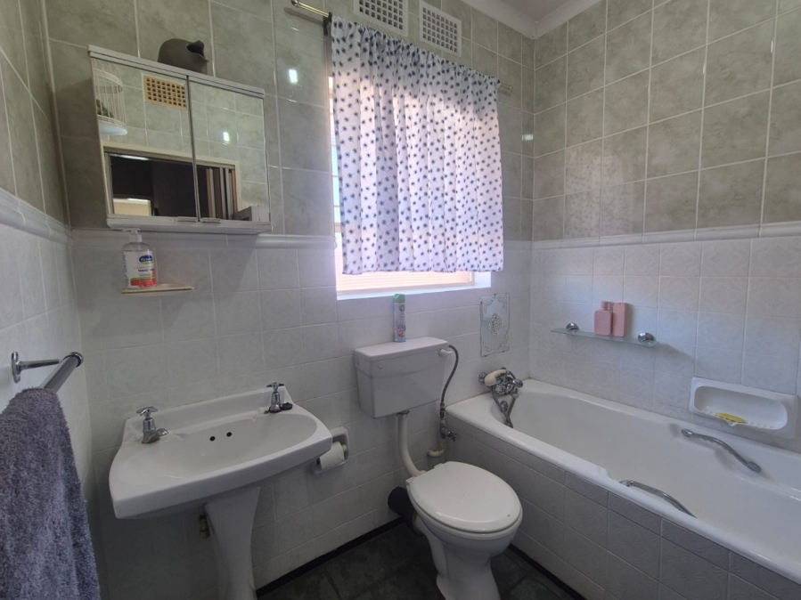 3 Bedroom Property for Sale in Three Rivers Proper Gauteng