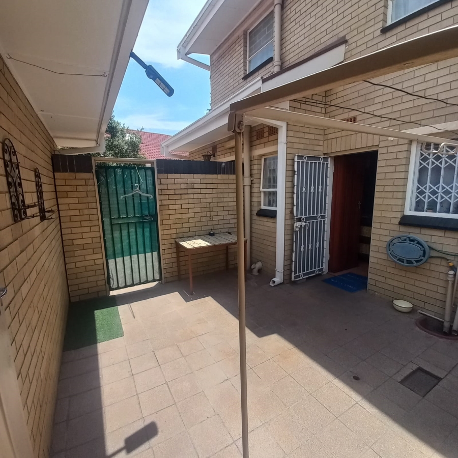 3 Bedroom Property for Sale in Three Rivers Proper Gauteng