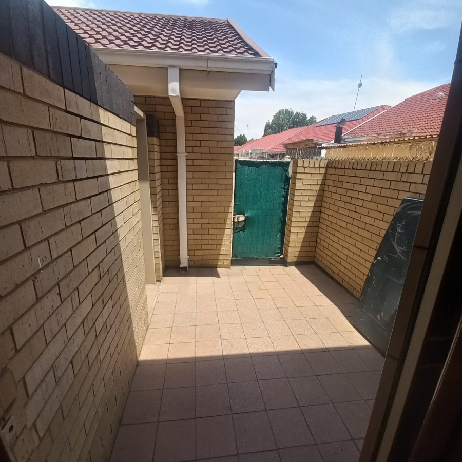 3 Bedroom Property for Sale in Three Rivers Proper Gauteng