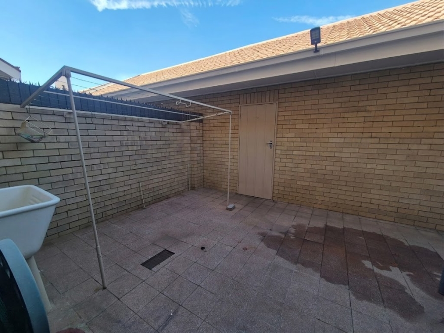 3 Bedroom Property for Sale in Three Rivers Proper Gauteng