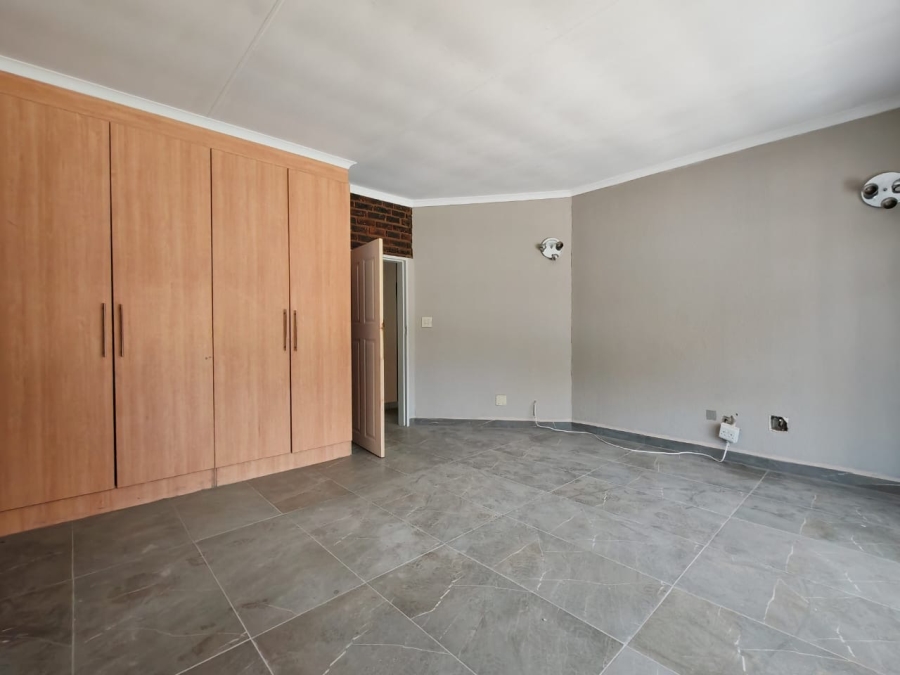 5 Bedroom Property for Sale in Three Rivers East Gauteng