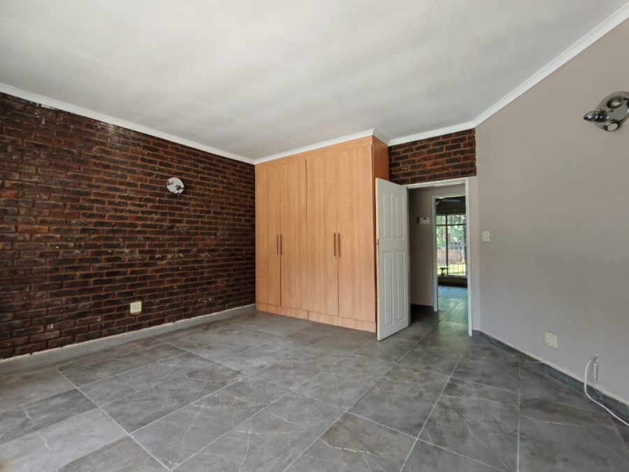 5 Bedroom Property for Sale in Three Rivers East Gauteng