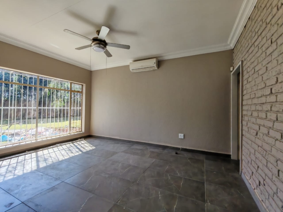 5 Bedroom Property for Sale in Three Rivers East Gauteng