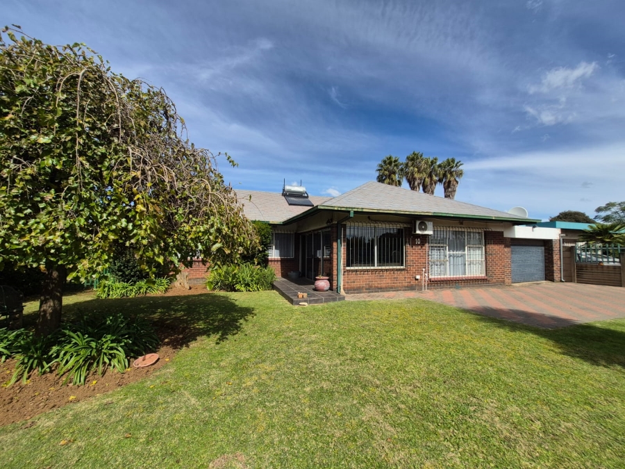 3 Bedroom Property for Sale in Vanderbijlpark SE 2 Gauteng