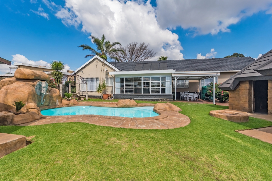 3 Bedroom Property for Sale in Breaunanda Gauteng