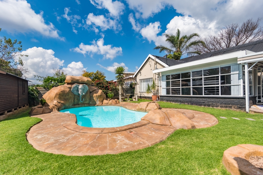 3 Bedroom Property for Sale in Breaunanda Gauteng