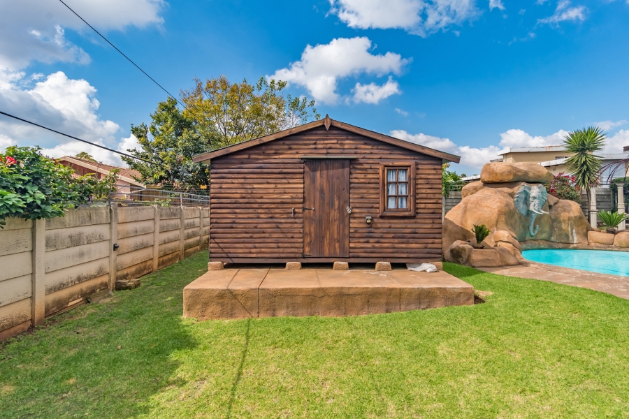 3 Bedroom Property for Sale in Breaunanda Gauteng