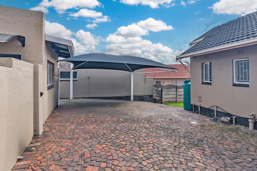 3 Bedroom Property for Sale in Breaunanda Gauteng