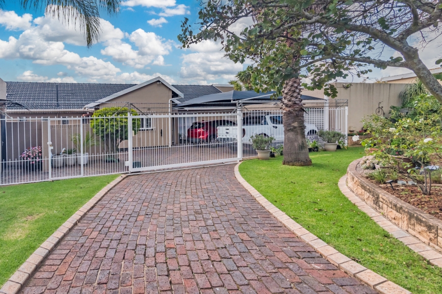 3 Bedroom Property for Sale in Breaunanda Gauteng