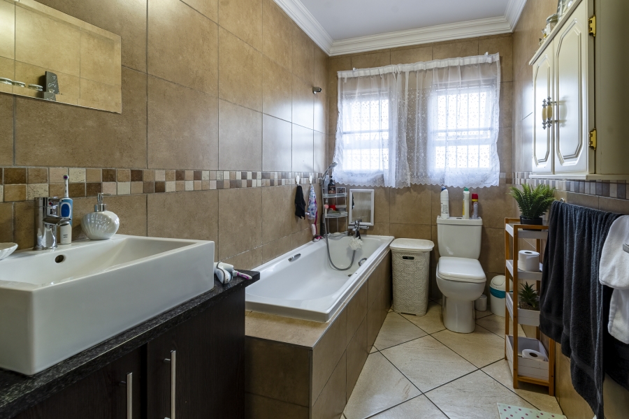 4 Bedroom Property for Sale in Val de Grace Gauteng