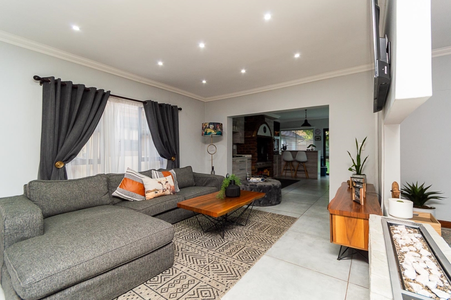 7 Bedroom Property for Sale in Brackenhurst Gauteng