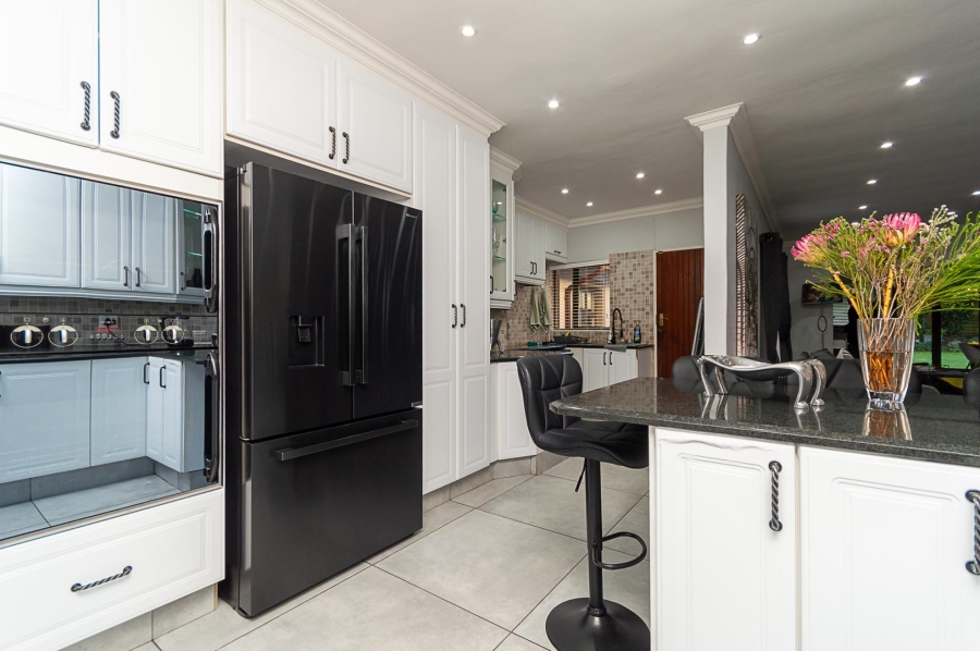 7 Bedroom Property for Sale in Brackenhurst Gauteng