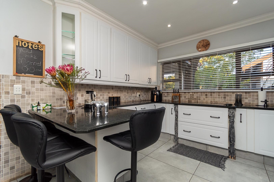 7 Bedroom Property for Sale in Brackenhurst Gauteng