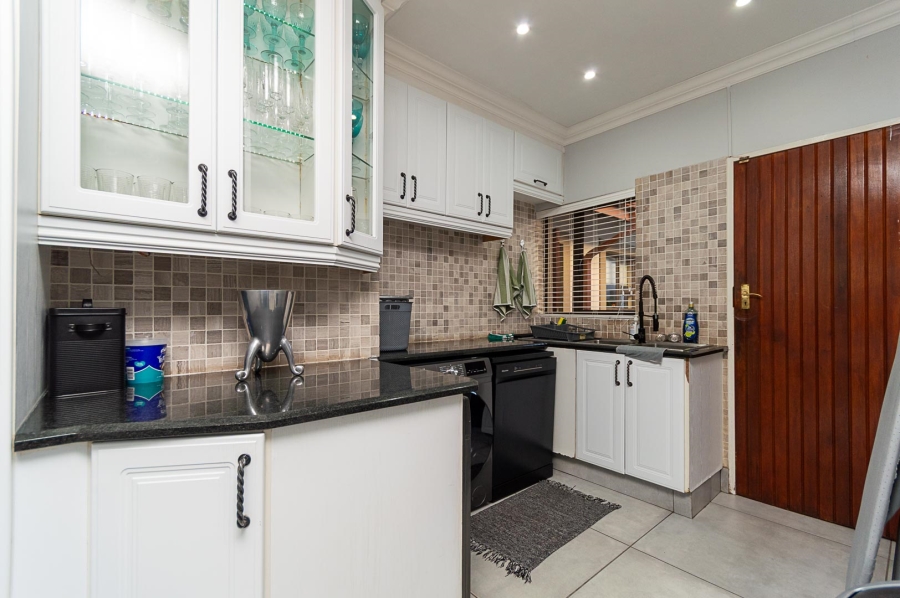 7 Bedroom Property for Sale in Brackenhurst Gauteng