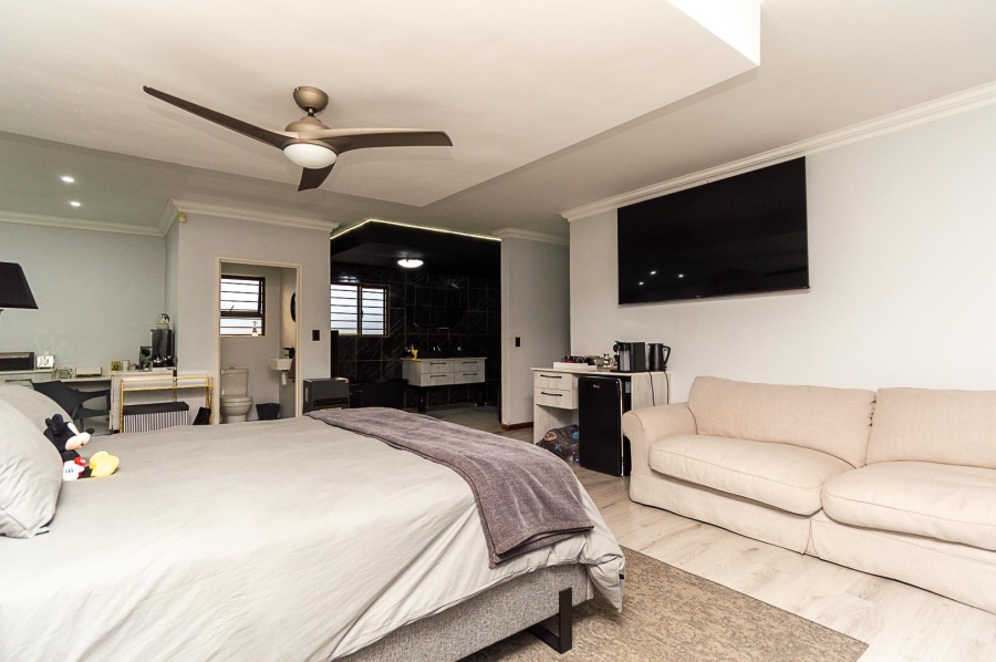 7 Bedroom Property for Sale in Brackenhurst Gauteng