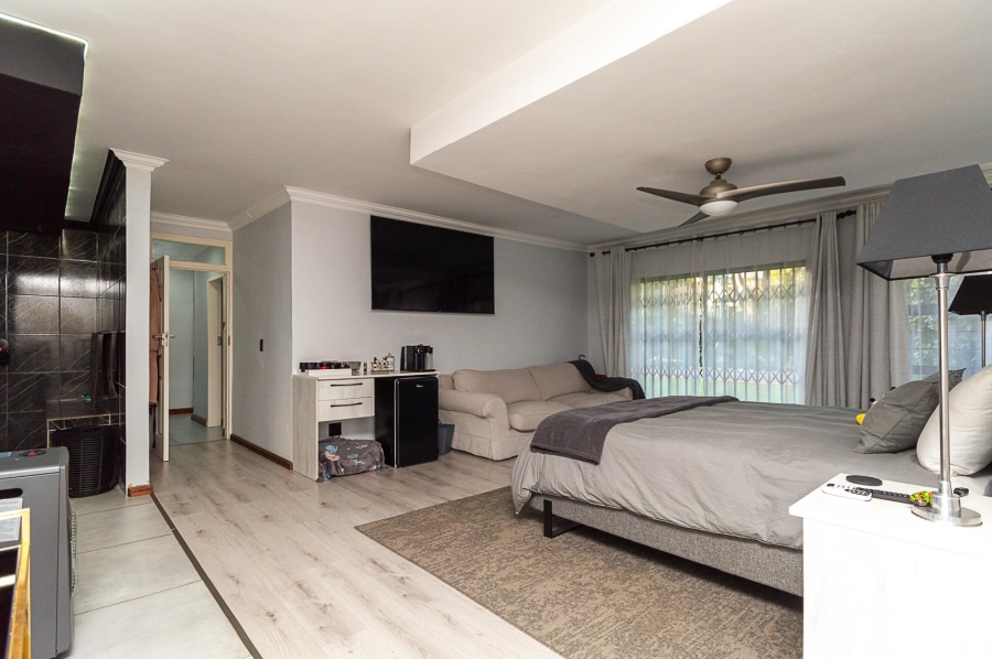 7 Bedroom Property for Sale in Brackenhurst Gauteng