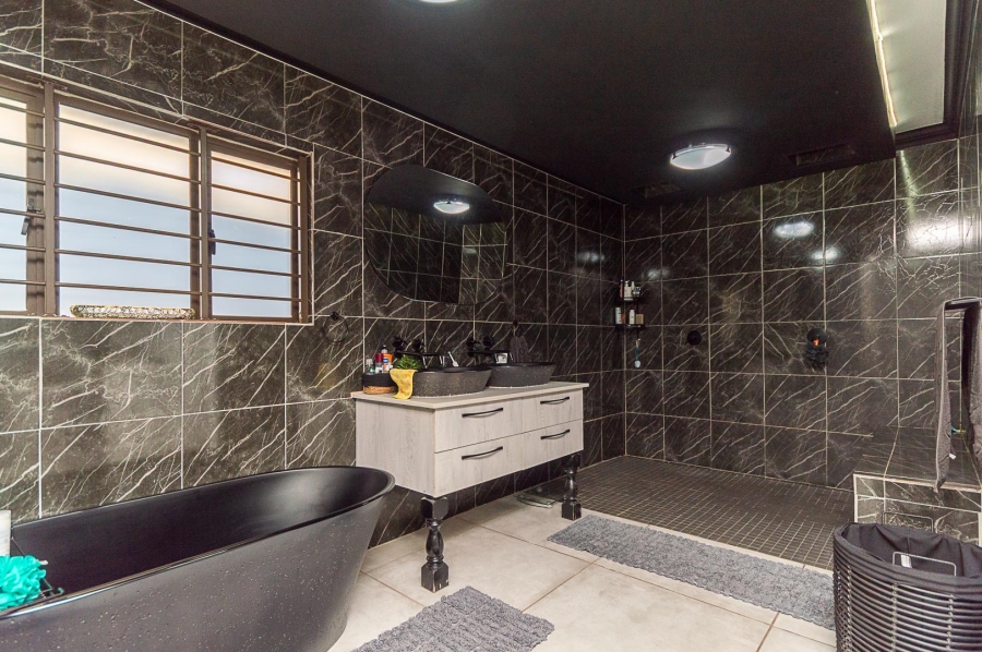 7 Bedroom Property for Sale in Brackenhurst Gauteng