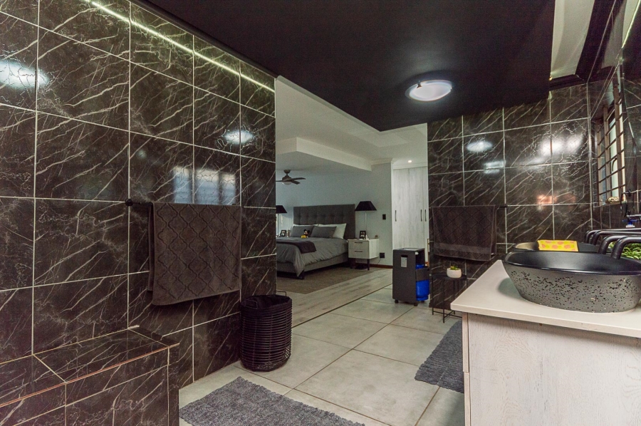 7 Bedroom Property for Sale in Brackenhurst Gauteng
