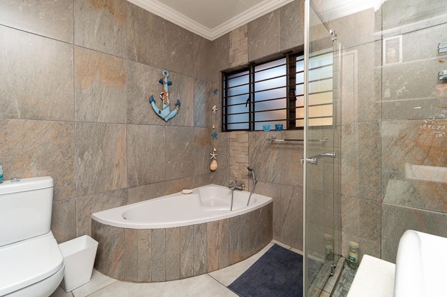 7 Bedroom Property for Sale in Brackenhurst Gauteng