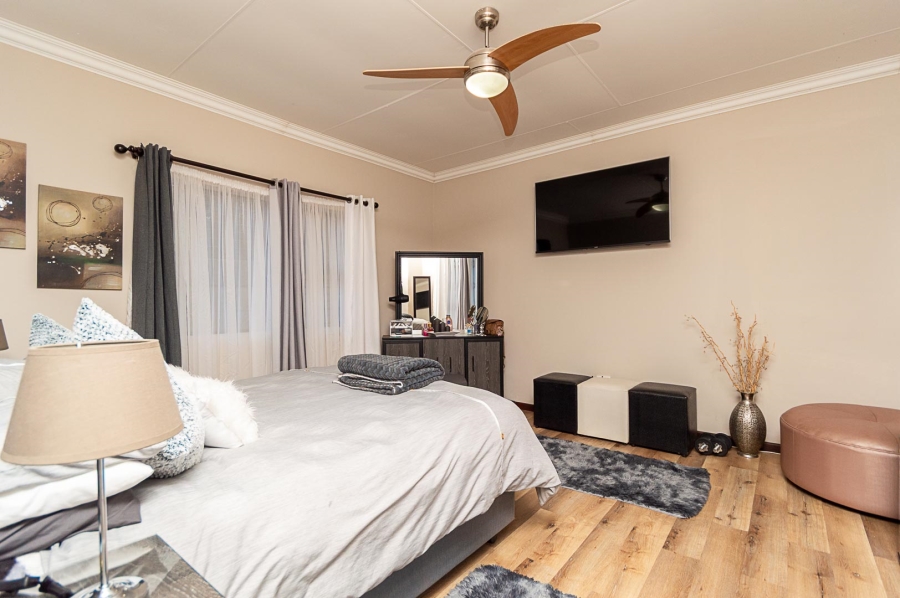 7 Bedroom Property for Sale in Brackenhurst Gauteng