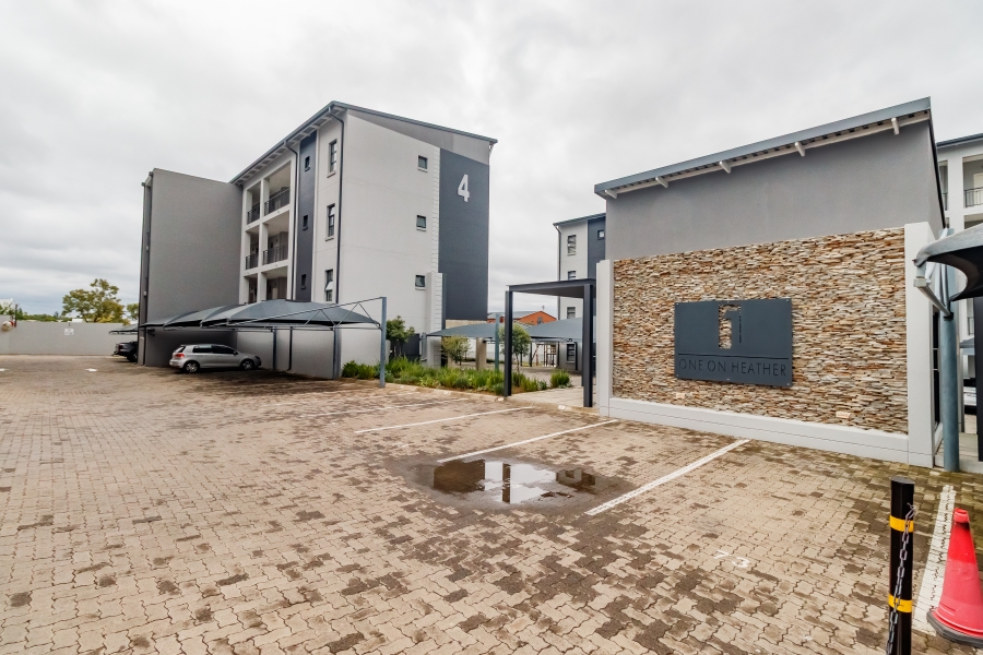 2 Bedroom Property for Sale in Grand Central Gauteng