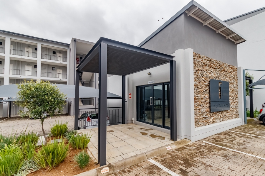 2 Bedroom Property for Sale in Grand Central Gauteng