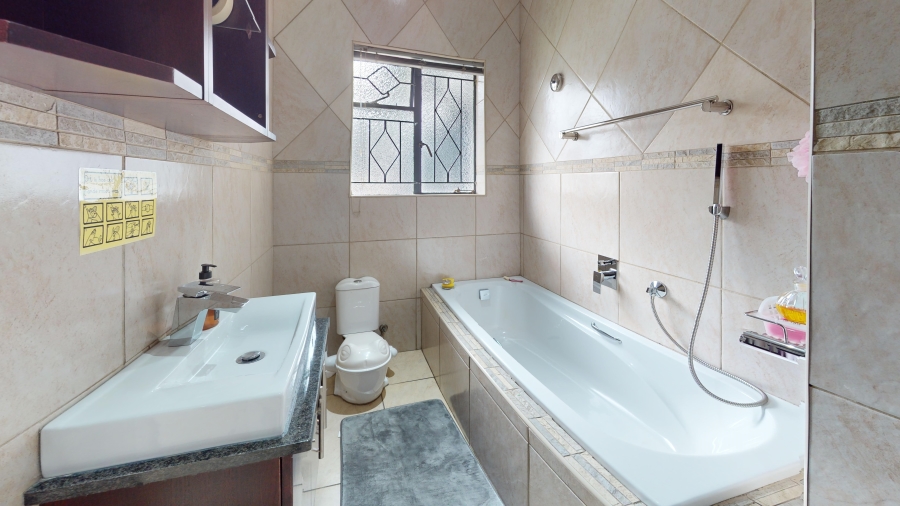6 Bedroom Property for Sale in Morganridge Gauteng