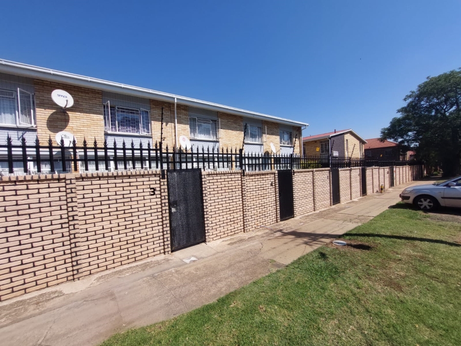 To Let 2 Bedroom Property for Rent in Gezina Gauteng