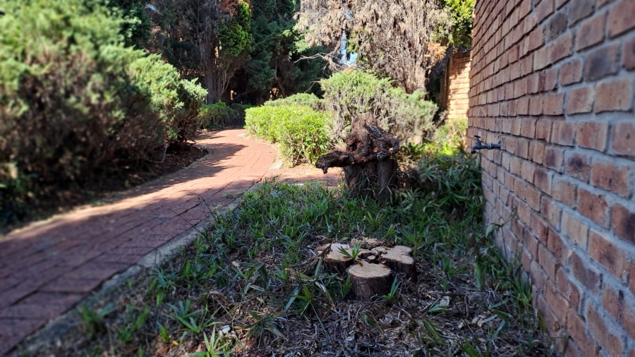 2 Bedroom Property for Sale in Die Hoewes Gauteng