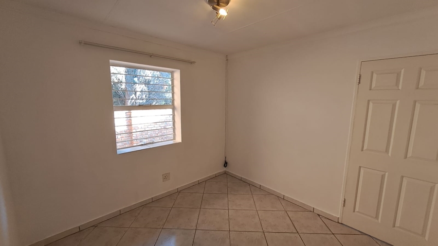 2 Bedroom Property for Sale in Die Hoewes Gauteng