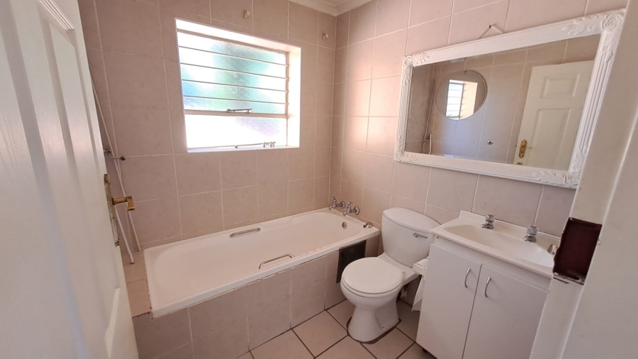2 Bedroom Property for Sale in Die Hoewes Gauteng
