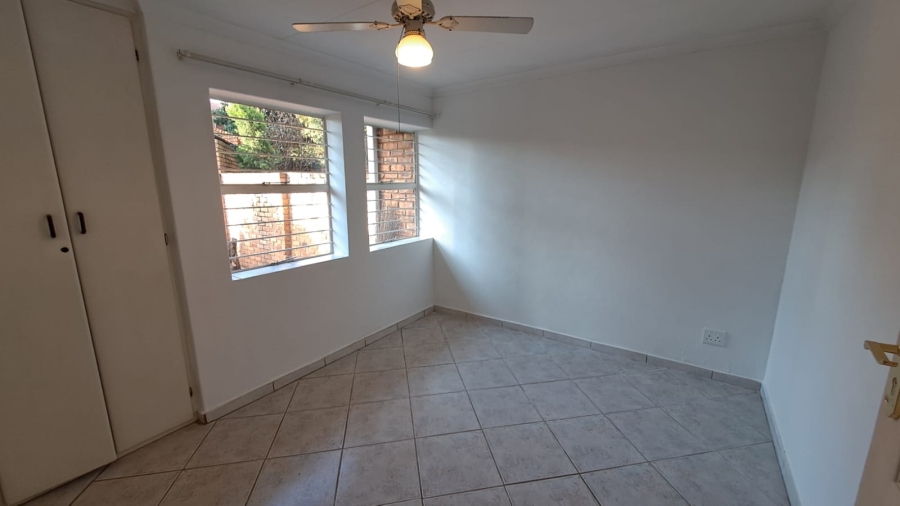 2 Bedroom Property for Sale in Die Hoewes Gauteng