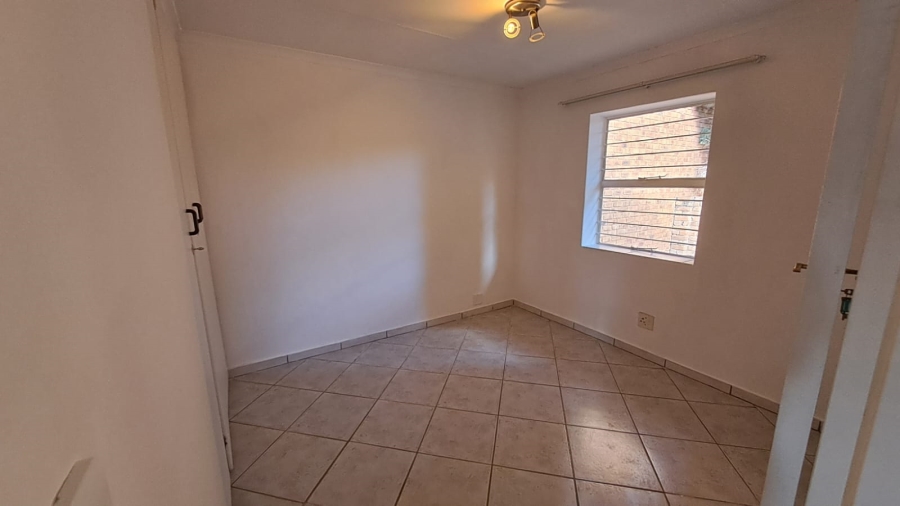 2 Bedroom Property for Sale in Die Hoewes Gauteng