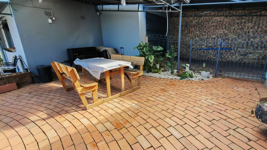 3 Bedroom Property for Sale in Noycedale Gauteng