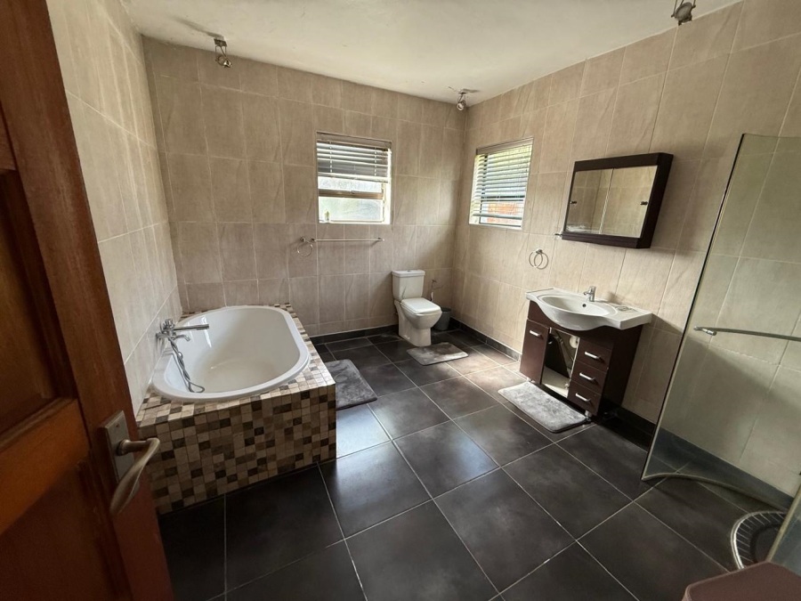 8 Bedroom Property for Sale in Kaalplaats West Gauteng