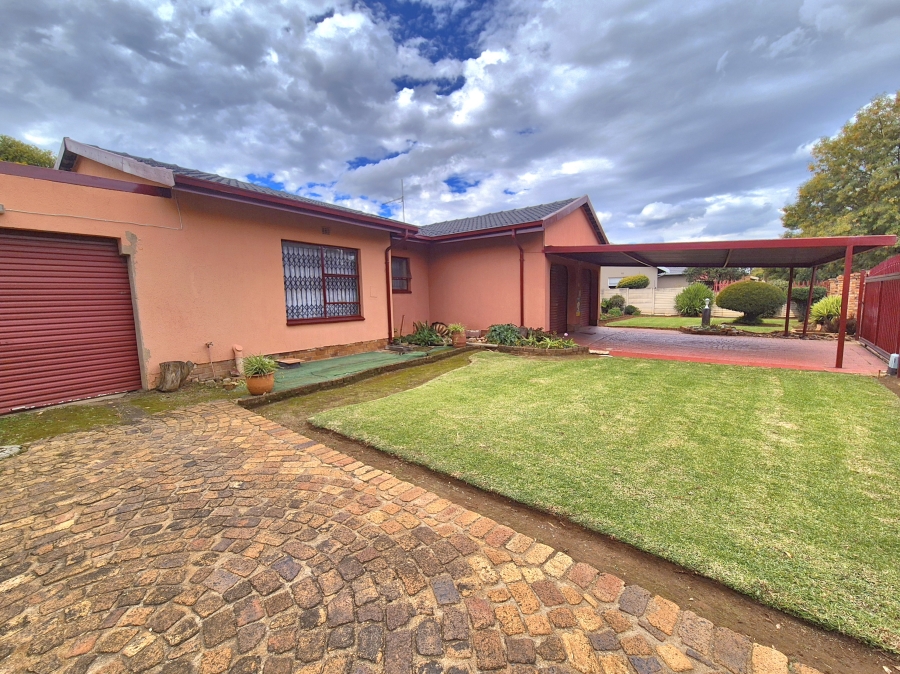 3 Bedroom Property for Sale in Sunward Park Gauteng