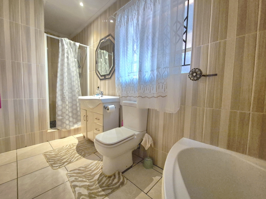 3 Bedroom Property for Sale in Sunward Park Gauteng