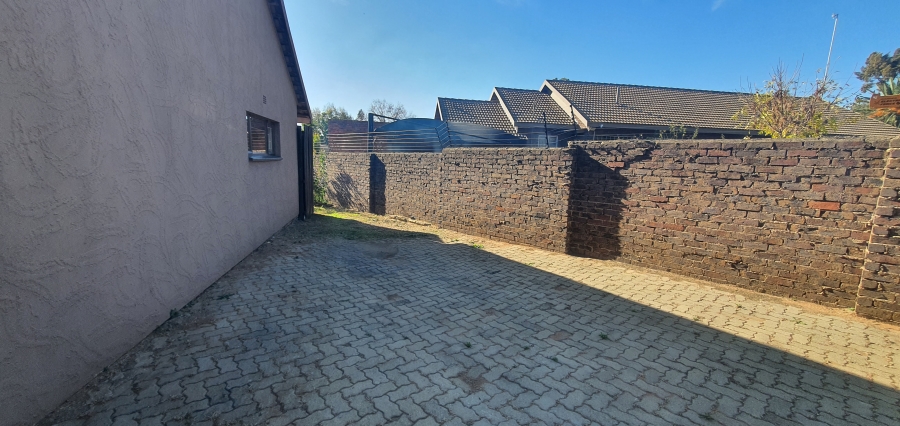 4 Bedroom Property for Sale in Rensburg Gauteng