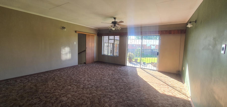 4 Bedroom Property for Sale in Rensburg Gauteng