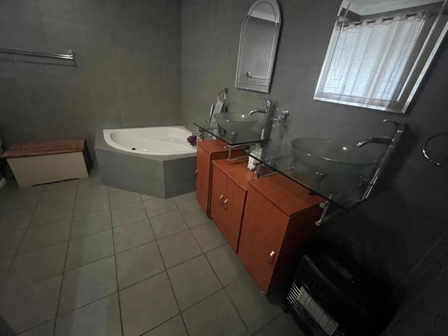 3 Bedroom Property for Sale in Randhart Gauteng