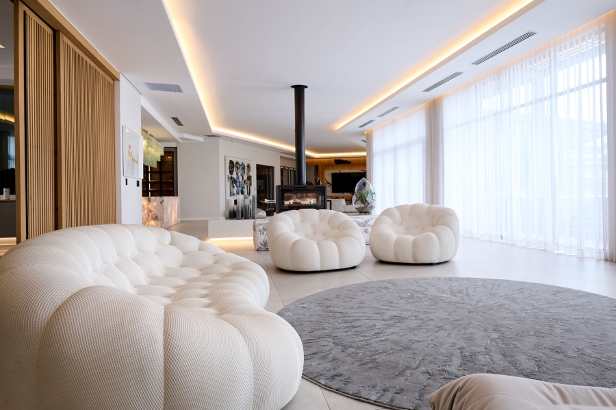 6 Bedroom Property for Sale in Waterfall Gauteng