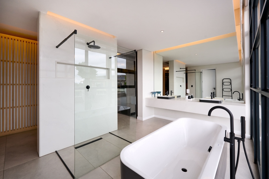 6 Bedroom Property for Sale in Waterfall Gauteng