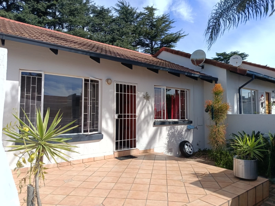 1 Bedroom Property for Sale in Weltevreden Park Gauteng