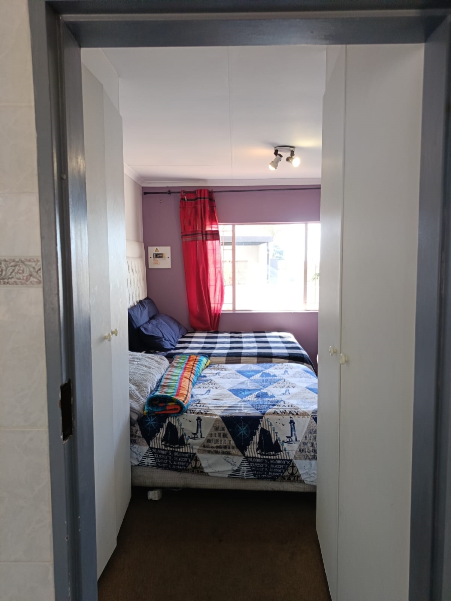 1 Bedroom Property for Sale in Weltevreden Park Gauteng