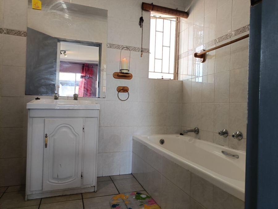 1 Bedroom Property for Sale in Weltevreden Park Gauteng