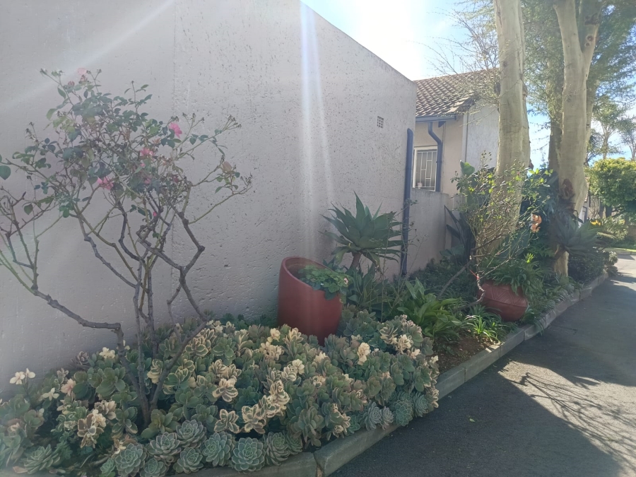1 Bedroom Property for Sale in Weltevreden Park Gauteng